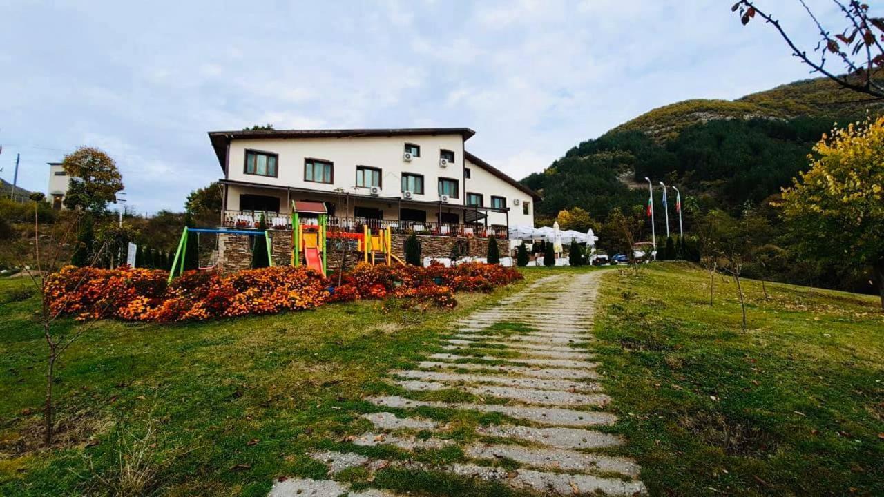 Family Hotel Borovitsa Pŭdartsi Exterior photo