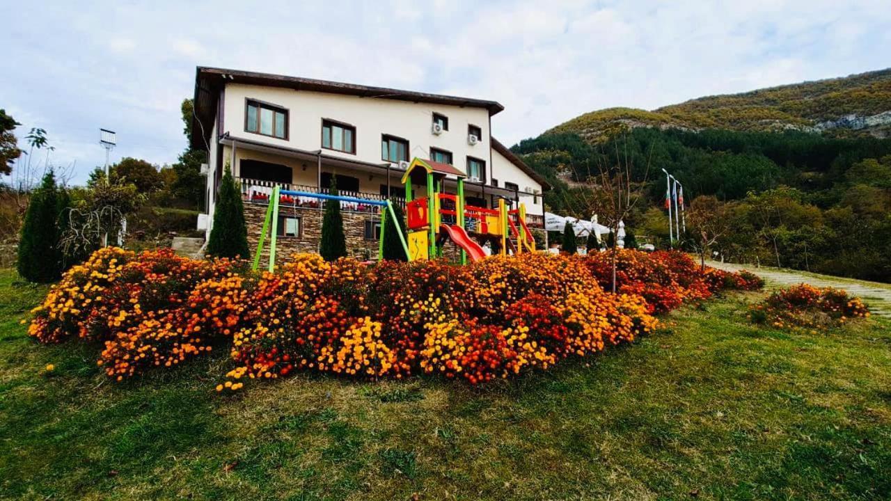 Family Hotel Borovitsa Pŭdartsi Exterior photo