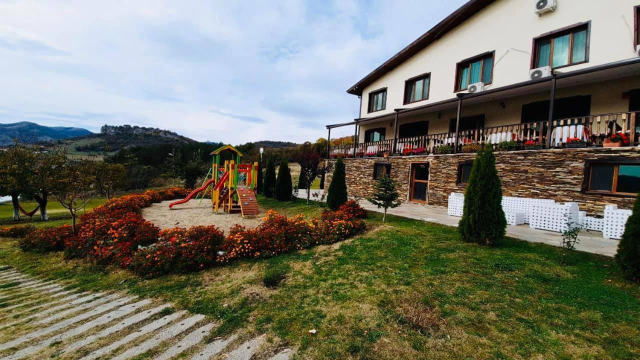 Family Hotel Borovitsa Pŭdartsi Exterior photo