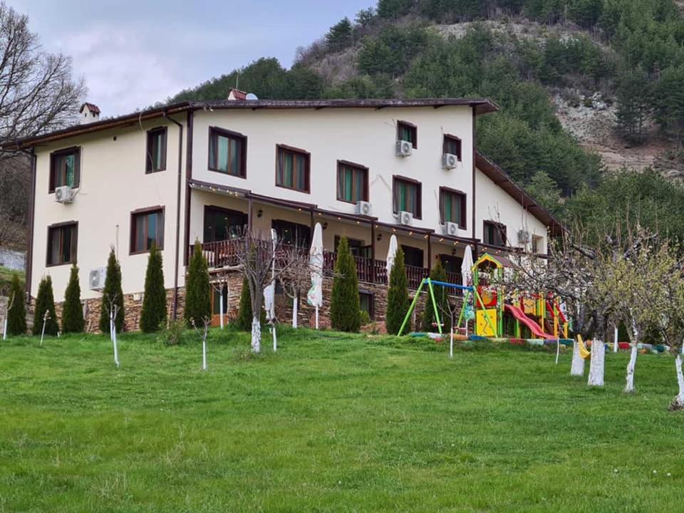 Family Hotel Borovitsa Pŭdartsi Exterior photo