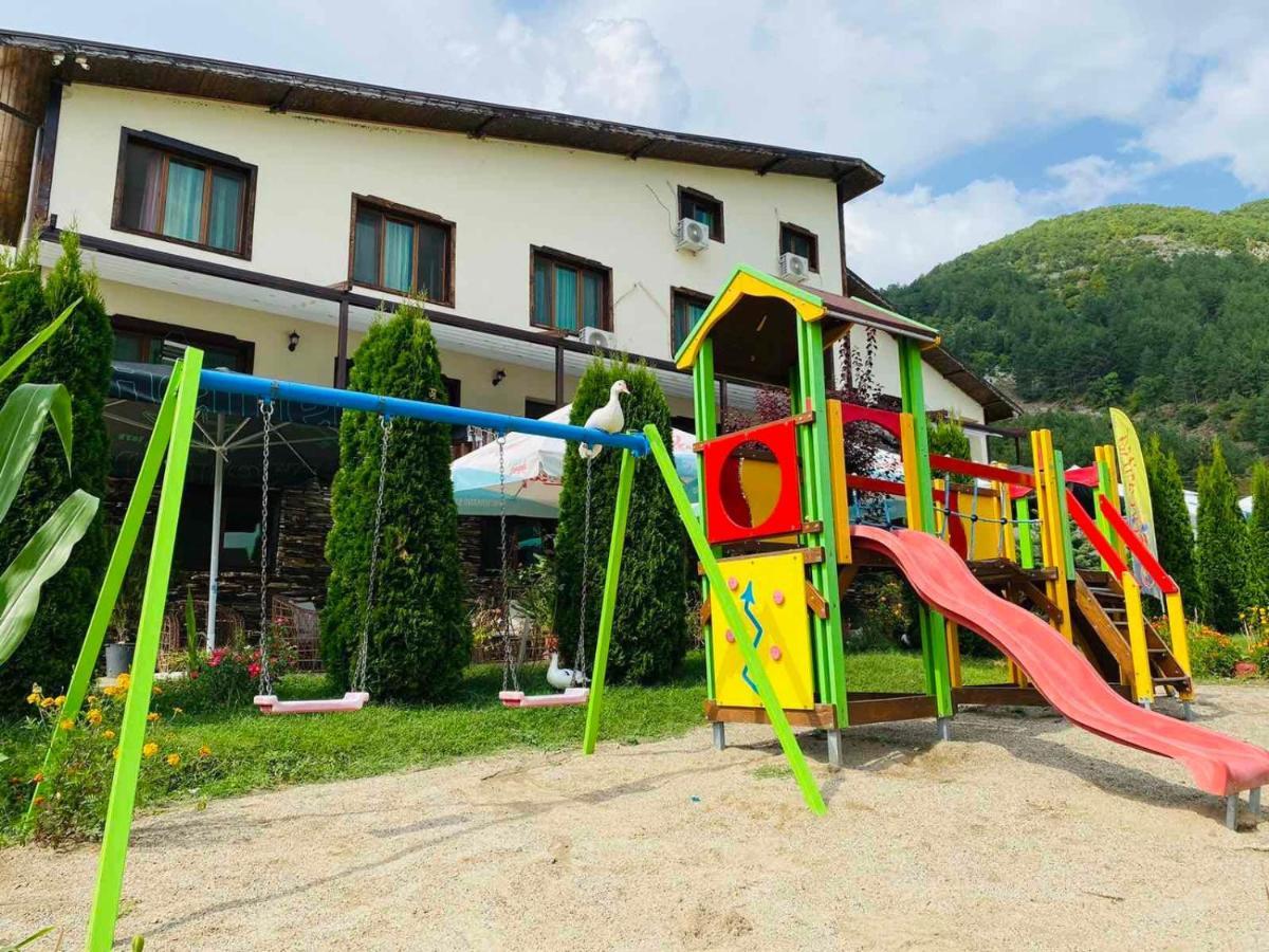 Family Hotel Borovitsa Pŭdartsi Exterior photo
